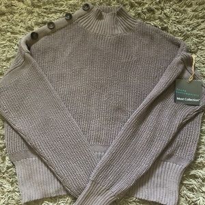 A cool toned ,purple knitted turtleneck  💜.